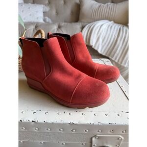 SOREL Evie Chelsea Boots Red Suede Wedge Heel Women's Size 10.5